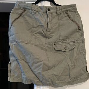 Black Mountain khaki skirt with side splits made of cotton and linen